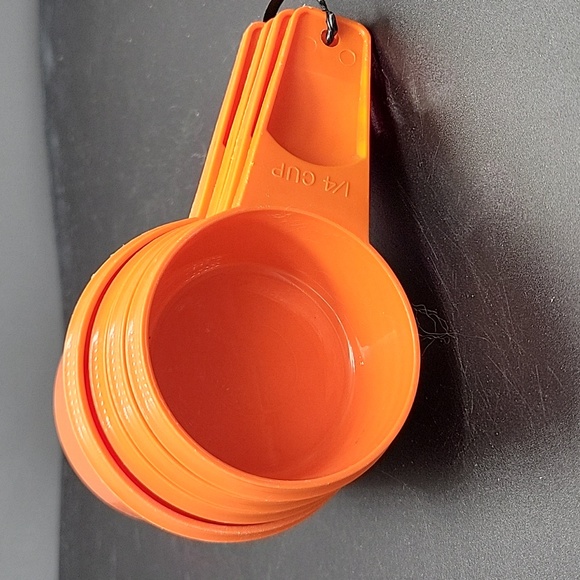 Vintage Set of 4 Orange Tupperware Measuring Cups Scoops 1/4 1/3 1/2 3/4 Cup - Picture 7 of 11